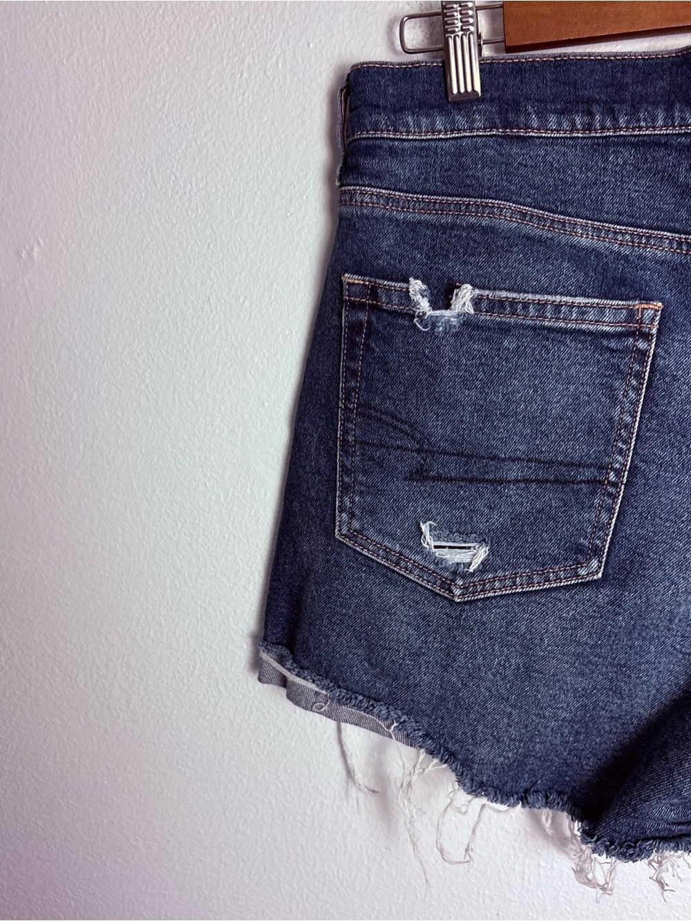 American Eagle Strigid Super High-Waisted Relaxed Denim Shorts Size 10 - Picture 6 of 9